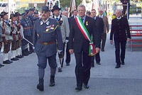 Comandante Kaiserschützen <br /> del Tirolo e Autorità Civile <br /> in rivista ai reparti schierati