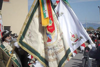 La Bandiera della Banda della Magnifica Comunità di Folgaria bacia la Bandiera del 1° Reggim. Kaiserschützen  Trient